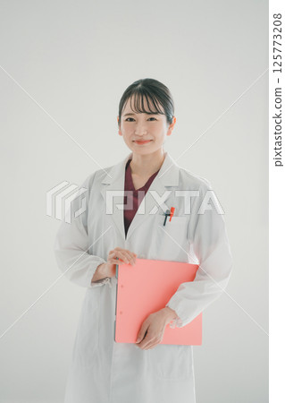 Female doctor Female doctor 125773208