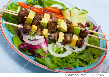 Chicken heart brochettes 125773270
