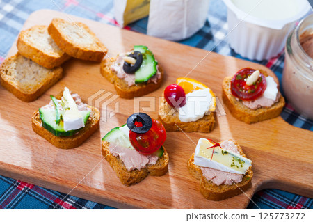 Settee-bed with brie cheese, paste Settee-bed with brie cheese, paste 125773272