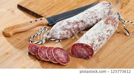 Catalan sausage Longaniza with sliced pieces 125773612