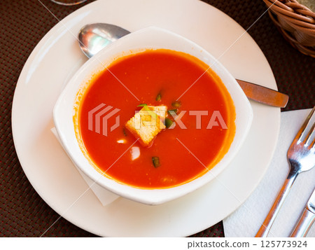Gazpacho with chicken peppers and onions 125773924