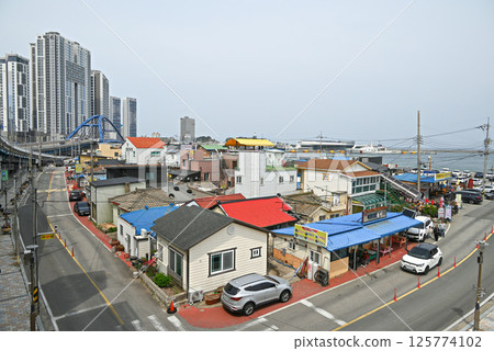 [Korea/Gangwon Province] Scenery of Abai Village (a small island where people from North Korea live) 125774102