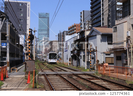阪堺電車松蟲站及抵達列車 阪堺電車松蟲站及抵達列車 125774361
