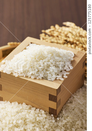 碗裡的米飯 碗裡的米飯 125775180