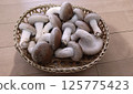 香菇在籃子裡 125775423