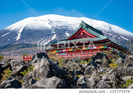 Snow-covered Mt. Asama and the Mt. Asama Kannondo Hall at Onioshidashi Garden 125775479
