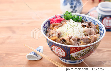 Cheese beef bowl 125775796