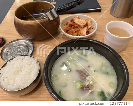 Korean Seolleongtang set meal 125777114