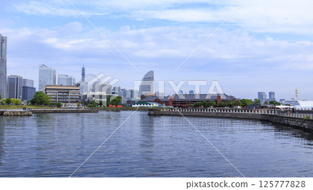 Minato Mirai seen from the large pier 125777828