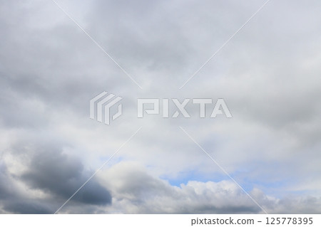 多雲的天空 只有天空 125778395