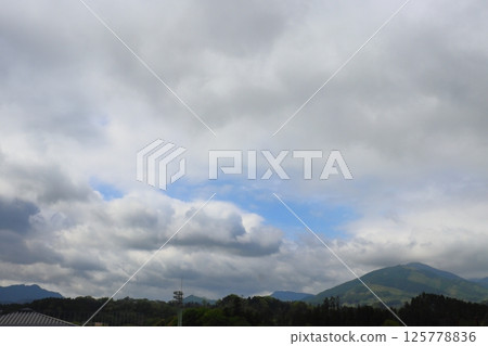 多雲的天空 125778836