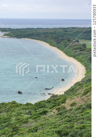 從石垣島平久保崎眺望的平野海灘 從石垣島平久保崎眺望的平野海灘 125780933
