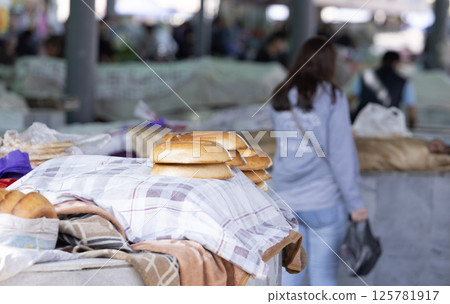 a pita or lepeshka is on sale in Siyob bazaar or so called Siab bazaar is the biggest bazaar in Samarkand. a pita or lepeshka is on sale in Siyob bazaar or so called Siab bazaar is the biggest bazaar in Samarkand. 125781917