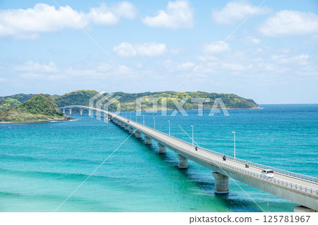 Tsunoshima Bridge, a bridge spanning the beautiful sea, a scenic spot in Yamaguchi Prefecture 125781967