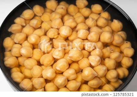Soaked chickpeas, chick pea in water, swollen wet Cicer arietinum fruits, garbanzo beans cooking 125785321