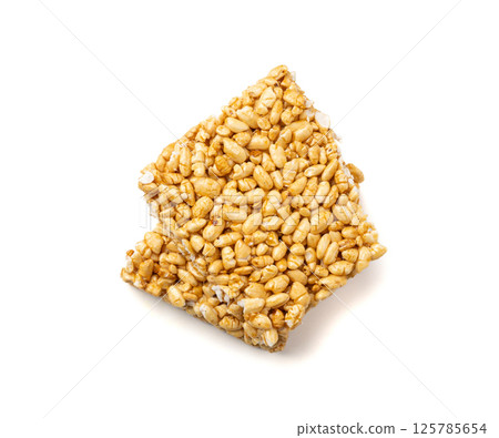 Puffed rice bar isolated, sweet wheat kozinaki, puff cereal block pieces, sugar crispy wheat bar, healthy popped dessert 125785654