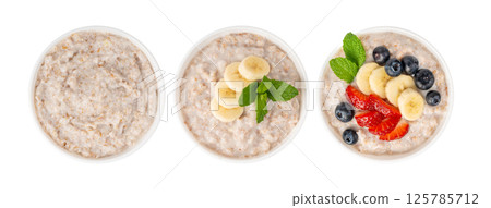Cooked spelt in bowl isolated. Oatmeal milk porridge with fruits and berries 125785712