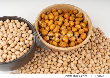 Roasted chickpeas, leblebi pile, spicy fried chana, crispy chick peas with mint and spices, east snack 125786009