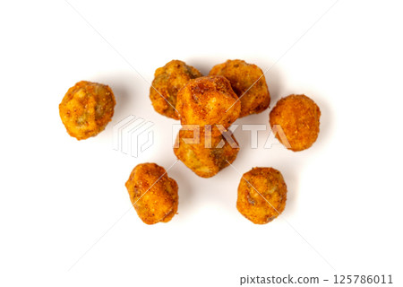 Roasted chickpeas, leblebi pile, spicy fried chana, crispy chick peas with mint and spices, east snack 125786011