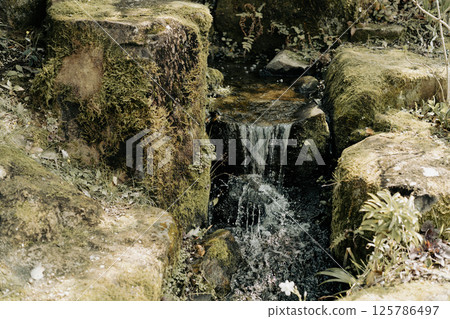 A scenic water flow 125786497