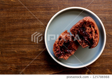 從上方俯瞰的手工巧克力軟糖饅頭 125786988