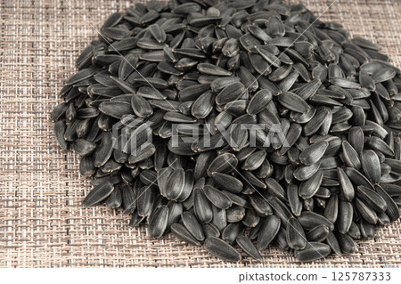 Sunflower seeds texture background, black sun flower grains snack pattern, edible oil kernels 125787333