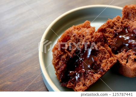 Handmade chocolate fondant steamed bread 125787441