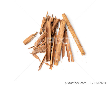 Broken Ceylon Cinnamon Isolated, Cinnamomum Verum Bark, Zeylanicum, Real Cinnamon Sticks 125787691