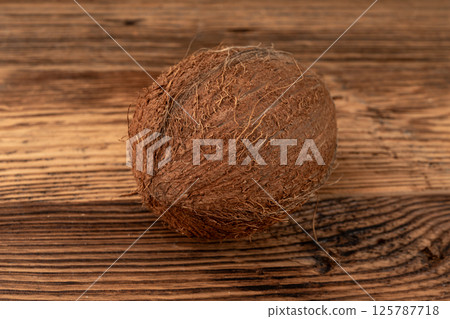 Whole coconut, one coco nut, single fresh tropical palm fruit, natural milk, oil ingredient 125787718
