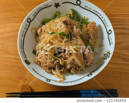 Stir-fried glass noodles and minced meat Stir-fried glass noodles and minced meat 125788409