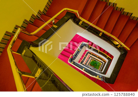 山頂酒店螺旋樓梯 125788840