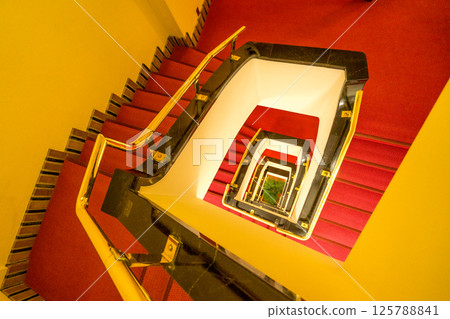 山頂酒店螺旋樓梯 125788841