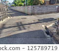 Narrow alley in residential area 125789719