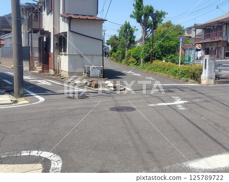 Narrow road in residential area Narrow road in residential area 125789722