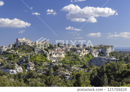 Medieval castle and village, Les Baux-de-Provence, Alpilles mountains, Provence, France Medieval castle and village, Les Baux-de-Provence, Alpilles mountains, Provence, France 125789820