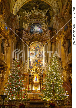 Christmas decorations in downtown, Vienna, Austria Christmas decorations in downtown, Vienna, Austria 125789830