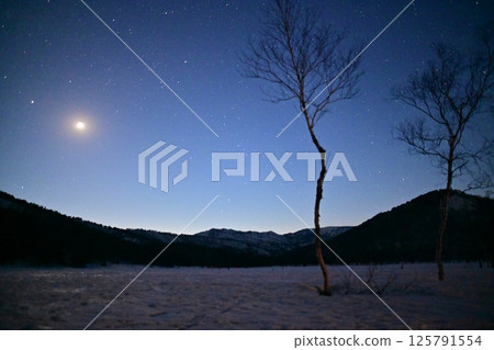 The starry sky of Lake Ozenuma 125791554