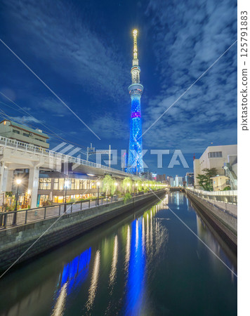 隅田川和東京晴空塔的倒影 125791883