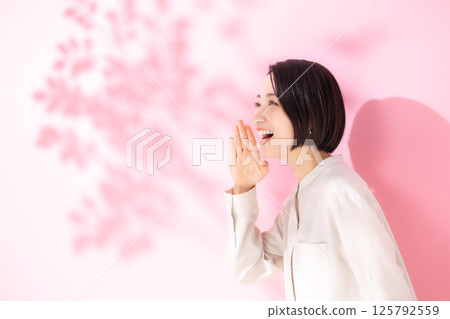 中年婦女打電話 125792559