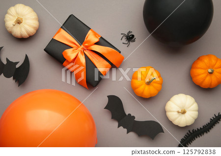 Halloween wreath on grey background. Thanksgiving decor. Top view 125792838