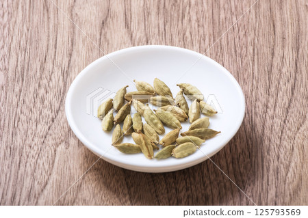 Cardamom spice cooking spice curry spice queen of spices cooking ingredients image material Cardamom spice cooking spice curry spice queen of spices cooking ingredients image material 125793569
