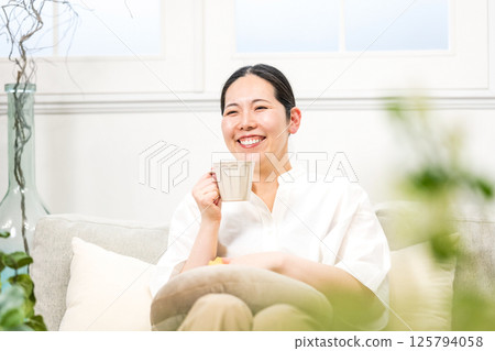 威爾比《窗邊的女人》－寧靜的午後 125794058