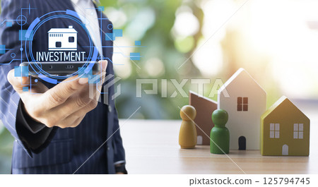 Real Estate Investment Concepts Businessmen who invest in real estate trading Real Estate Investment Concepts Businessmen who invest in real estate trading 125794745