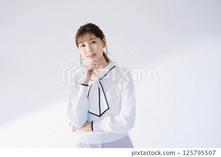 Woman portrait @ office casual Woman portrait @ office casual 125795507