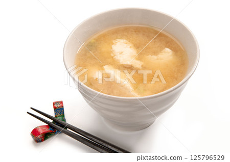 沖繩的鄉土料理，湯汁豆腐味噌湯 125796529