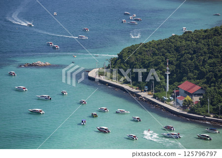 THAILAND PATTAYA KO LAN ISLAND TAWAEN BEACH 125796797