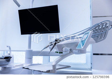 A Modern Dental Clinic Room Showcasing Advanced Equipment and Amenities for Patient Comfort and Professional Care in a Clean, Well-Lit Environment Focused on Oral Health 125798396