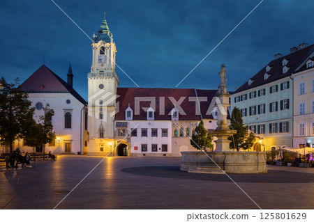 Hlavne namestie square in Bratislava, Slovakia 125801629