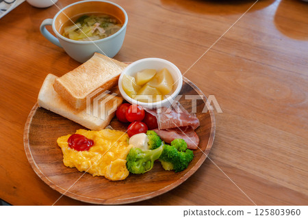 Western-style breakfast: scrambled eggs and toast Western-style breakfast: scrambled eggs and toast 125803960