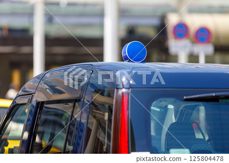 A taxi lantern waiting for customers in front of the station 125804478